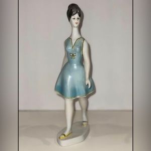HOLLOHAZA PORCELAIN HANDPAINTED ART GIRL FIGURINE